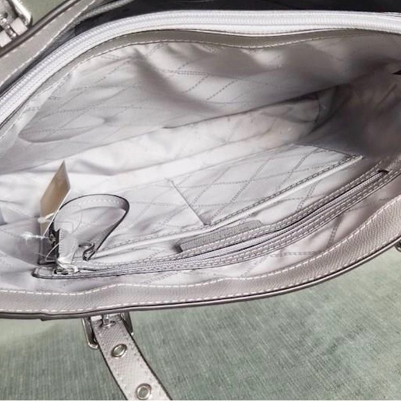 Michael Kors Light Gray Voyager East West Tote NWT - Picture 7 of 8